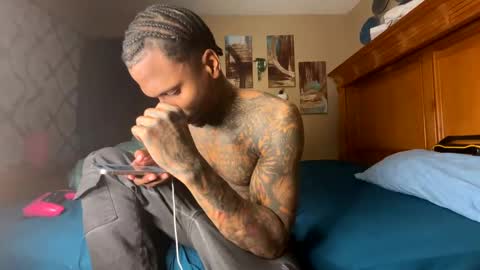 Snapshot of daddyjanimal chatting on 12/10/24, 07:37 sexy tatted king bbc online show from 12/10/24, 07:37