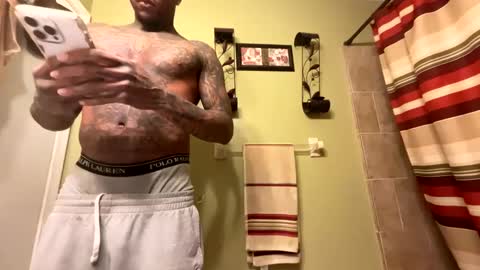 Snapshot of daddyjanimal chatting on 10/04/25, 02:42 sexy tatted king bbc online show from 10/04/25, 02:42