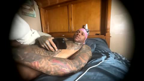 Snapshot of daddyjanimal chatting on 05/19/26, 11:38 sexy tatted king bbc online show from 05/19/26, 11:38