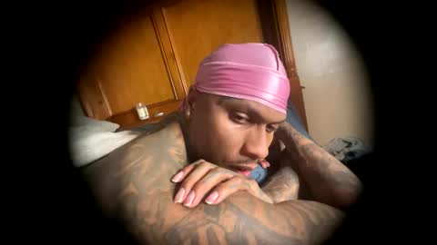 Snapshot of daddyjanimal chatting on 05/19/26, 11:44 sexy tatted king bbc online show from 05/19/26, 11:44
