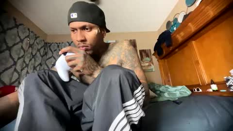 Snapshot of daddyjanimal chatting on 05/27/26, 08:50 sexy tatted king bbc online show from 05/27/26, 08:50