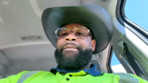 Snapshot of daddylongstroke887552092 chatting on 10/27/25, 05:39 daddylongstroke887552092 online show from 10/27/25, 05:39