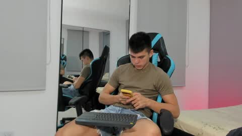 Snapshot of daddyrich4u chatting on 05/08/26, 01:44 daddyrich4u online show from 05/08/26, 01:44