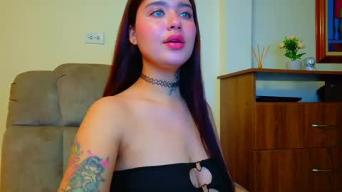 Snapshot of daddys_little_secrett chatting on 06/03/26, 02:58 Valen online show from 06/03/26, 02:58