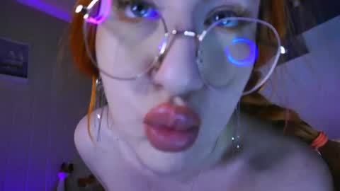 Snapshot of daddyslittleslutfox chatting on 04/30/26, 02:23 daddyslittleslutfox online show from 04/30/26, 02:23