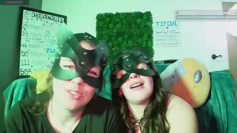 Snapshot of dadisnowsluts chatting on 12/16/25, 01:54 dadisnowsluts online show from 12/16/25, 01:54