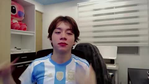 Snapshot of dae_lune chatting on 02/17/26, 04:20 dae_lune online show from 02/17/26, 04:20