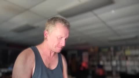 Snapshot of daemon456321 chatting on 10/28/25, 05:26 daemon online show from 10/28/25, 05:26