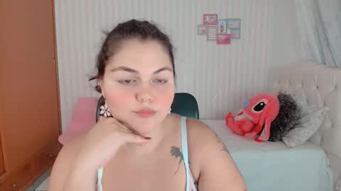 Snapshot of daeneryslove_doll chatting on 09/22/25, 02:02 daeneryslove_doll online show from 09/22/25, 02:02