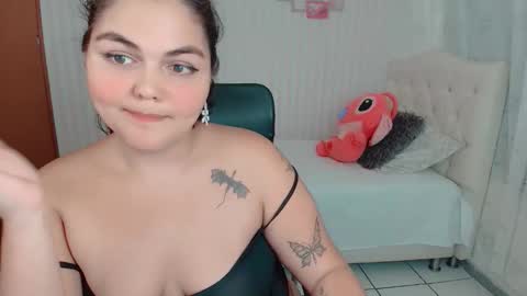 Snapshot of daeneryslove_doll chatting on 10/04/25, 06:00 daeneryslove_doll online show from 10/04/25, 06:00