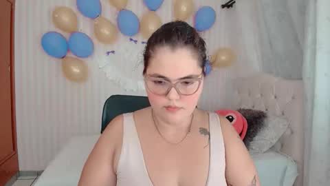 Snapshot of daeneryslove_doll chatting on 10/12/25, 04:22 daeneryslove_doll online show from 10/12/25, 04:22