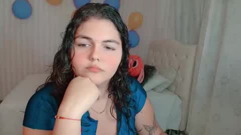Snapshot of daeneryslove_doll chatting on 10/23/25, 02:16 daeneryslove_doll online show from 10/23/25, 02:16