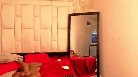 daffnelewis online show from 11/27/25, 11:23