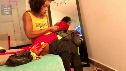 daffnelewis online show from 12/19/25, 11:17