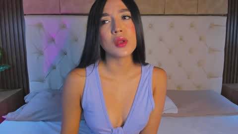 dafne_hillss online show from 10/01/25, 12:44