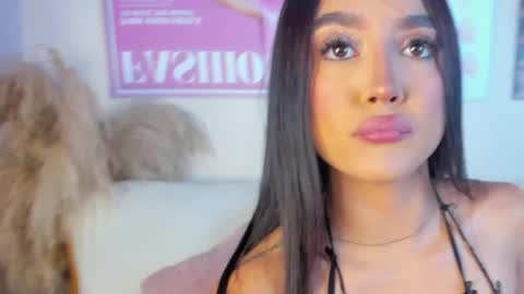 dafne_hillss online show from 05/21/26, 11:17