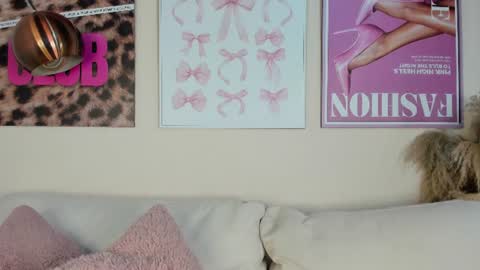 dafne_hillss online show from 06/27/26, 11:15
