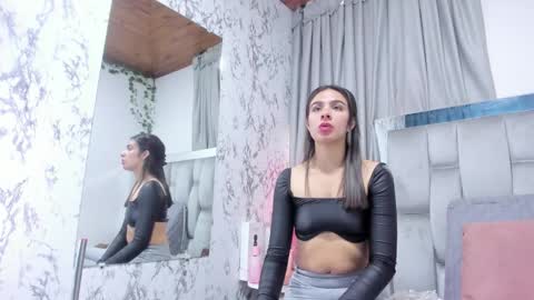 Snapshot of dafne_quenn chatting on 09/09/25, 12:37 dafne_quenn online show from 09/09/25, 12:37