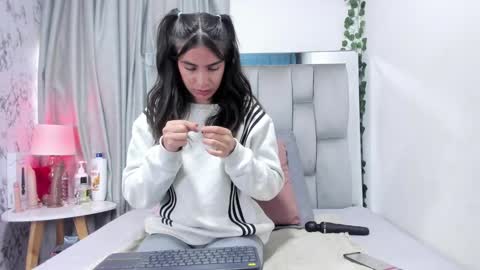 Snapshot of dafne_quenn chatting on 09/26/25, 01:15 dafne_quenn online show from 09/26/25, 01:15