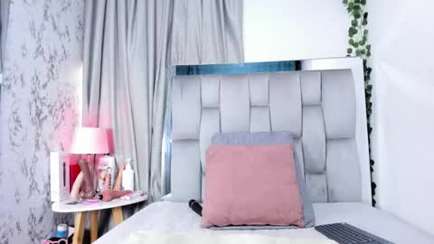 Snapshot of dafne_quenn chatting on 10/01/25, 01:17 dafne_quenn online show from 10/01/25, 01:17