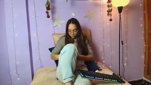 Snapshot of dafnemel chatting on 12/22/25, 06:38 dafnemel online show from 12/22/25, 06:38