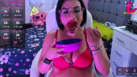 Snapshot of dahian_carter chatting on 01/06/25, 11:31 Dahian online show from 01/06/25, 11:31