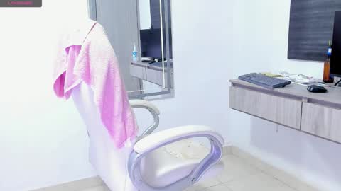 Snapshot of dahian_carter chatting on 09/13/25, 12:05 Dahian online show from 09/13/25, 12:05