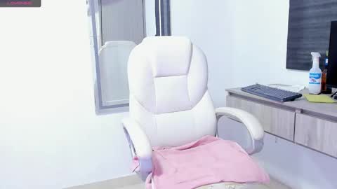 Snapshot of dahian_carter chatting on 09/18/25, 11:56 Dahian online show from 09/18/25, 11:56