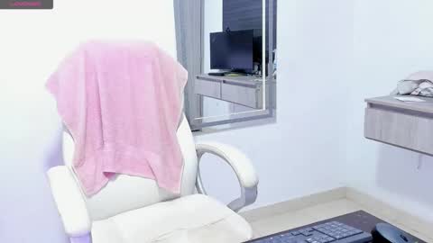 Snapshot of dahian_carter chatting on 09/24/25, 12:08 Dahian online show from 09/24/25, 12:08