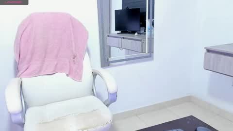 Snapshot of dahian_carter chatting on 10/04/25, 01:42 Dahian online show from 10/04/25, 01:42