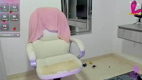 Snapshot of dahian_carter chatting on 11/06/25, 11:48 Dahian online show from 11/06/25, 11:48