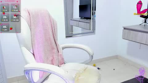 Snapshot of dahian_carter chatting on 11/07/25, 11:27 Dahian online show from 11/07/25, 11:27