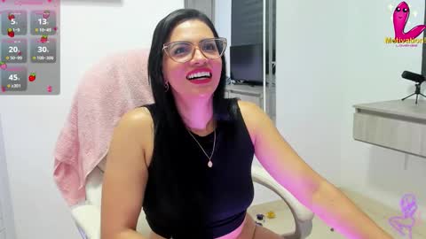 Snapshot of dahian_carter chatting on 11/08/25, 01:22 Dahian online show from 11/08/25, 01:22