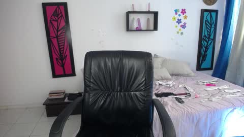 Snapshot of dahiana_sterling chatting on 02/15/25, 06:33 Dahiana online show from 02/15/25, 06:33