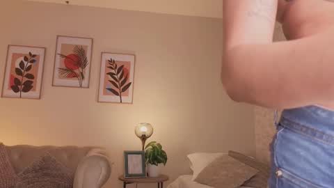 Dahiann Walcott online show from 03/25/26, 07:20