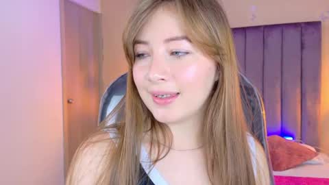 Dahlia online show from 03/25/26, 01:22