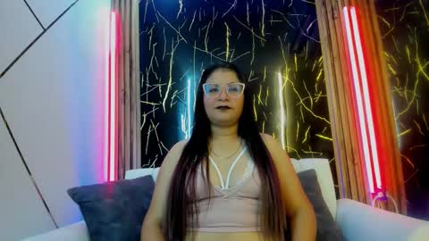 dahlia_vera23_aws online show from 10/05/25, 03:49