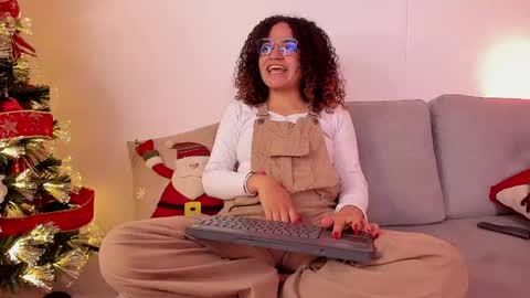 Snapshot of dahliabrowniee chatting on 12/13/24, 04:54 Dahli online show from 12/13/24, 04:54