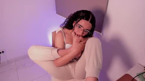 Snapshot of dahliabrowniee chatting on 03/12/25, 03:57 Dahli online show from 03/12/25, 03:57