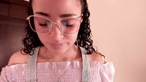 Snapshot of dahliabrowniee chatting on 09/16/25, 08:43 Dahli online show from 09/16/25, 08:43