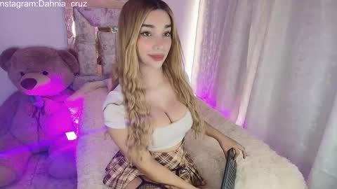 dahnia_cruz online show from 09/23/25, 04:32