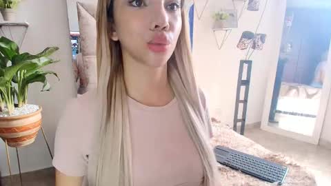 dahnia_cruz online show from 11/27/25, 02:52