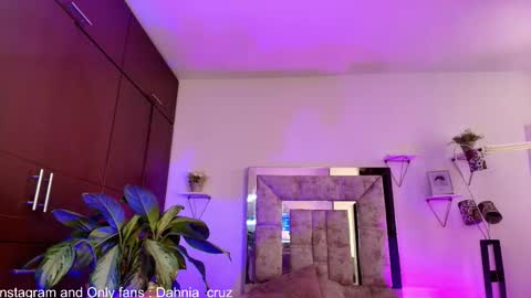 dahnia_cruz online show from 03/26/26, 12:00