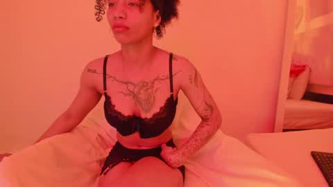 Snapshot of daiana_curly chatting on 01/15/25, 12:04 Daiana online show from 01/15/25, 12:04