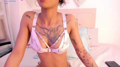 Snapshot of daiana_curly chatting on 02/12/25, 03:05 Daiana online show from 02/12/25, 03:05