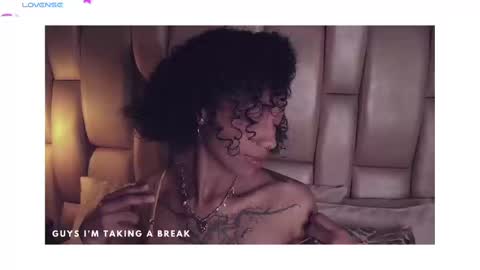 Snapshot of daiana_curly chatting on 02/21/25, 12:39 Daiana online show from 02/21/25, 12:39