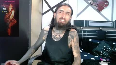 Snapshot of daimon_rock01 chatting on 10/15/25, 04:34 felipe online show from 10/15/25, 04:34