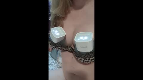 Mx Mommy Moo online show from 12/03/25, 04:49