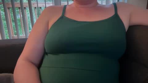 Snapshot of dairystation chatting on 05/20/26, 03:02 Mx Mommy Moo online show from 05/20/26, 03:02
