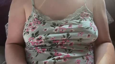 Snapshot of dairystation chatting on 07/22/26, 04:43 Mx Mommy Moo online show from 07/22/26, 04:43